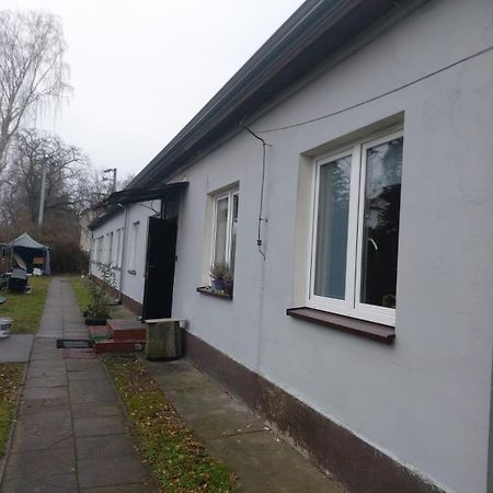 Hostel W Zielonce Зелонка Екстериор снимка