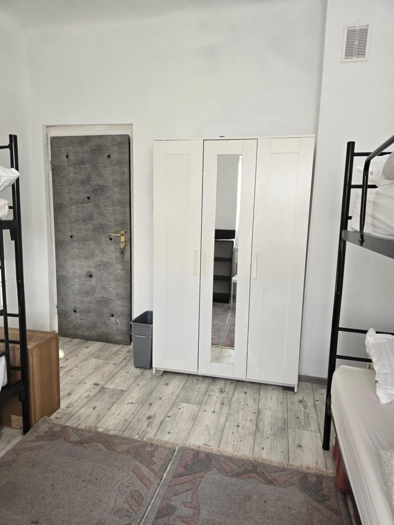Hostel W Zielonce Зелонка Екстериор снимка
