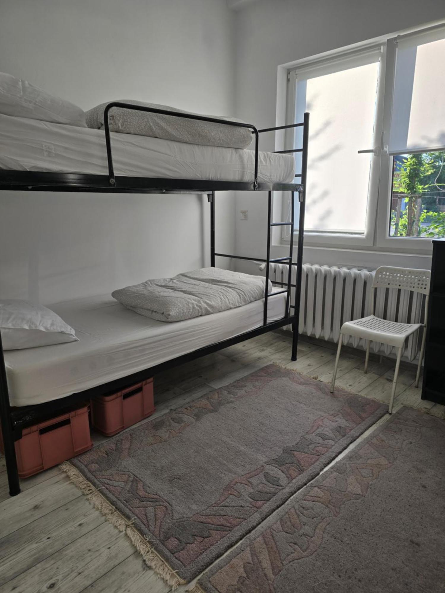 Hostel W Zielonce Зелонка Екстериор снимка