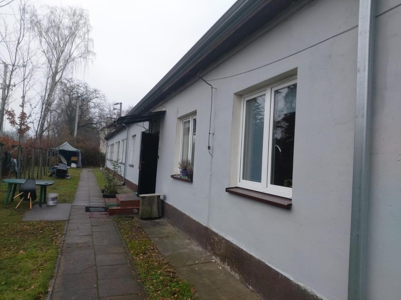Hostel W Zielonce Зелонка Екстериор снимка